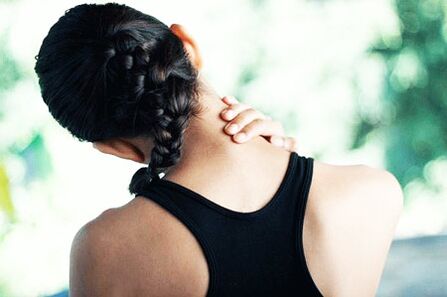 A nyaki mozgás kellemetlensége - osteochondrosis tünete
